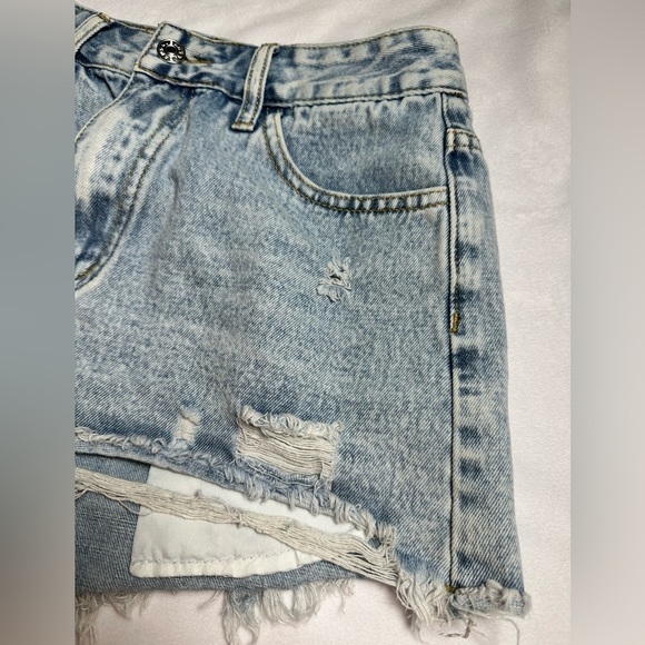 SHEIN distressed denim shorts - Picture 3 of 7